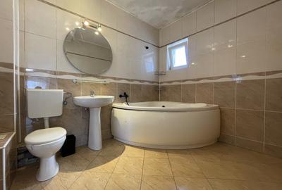 Apartament 4 camere, 2 balcoane, garaj si boxa pe str. Cometei - 8