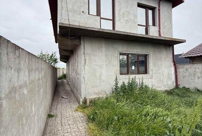 De vânzare casa P+1E zona Chercea - 13