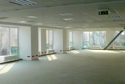 Spatiu birouri de inchiriat -  1/2 din etajul 1 + locuri de parcare - 6