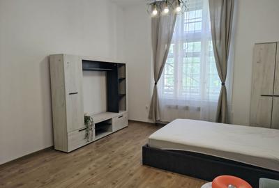 Chirie, ap. 1 camera, 40 mp, central Oradea. 320 E, comision 50% - 2