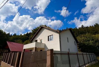 Vila de Vânzare în Cheia, Prahova - Relaxare și Confort într-un Cadru Natural de - 2