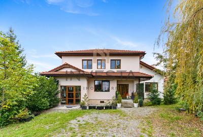 Casă individuală cu 6 camere în Bună Ziua