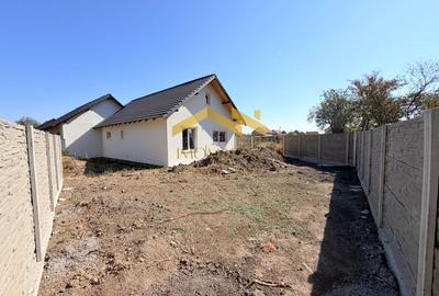 Duplex cu 3 camere în Sânmihaiu Român