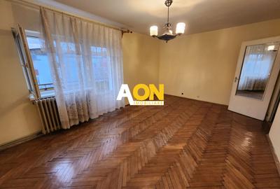 Apartament cu 3 camere decomandat în Cetate