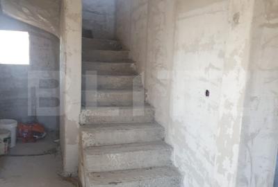 Casă individuală cu 4 camere în Stupini