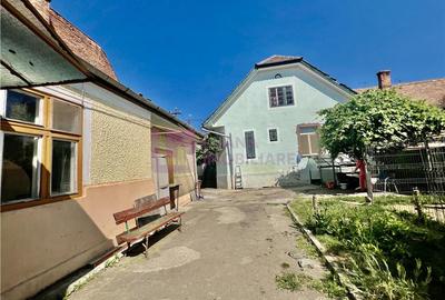 Casa de vanzare  | 2 constructii | 540 mp teren |  zona Lupeni | pivnita - 11