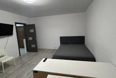 Garsonieră decomandată, mobilată în Vitan Mall