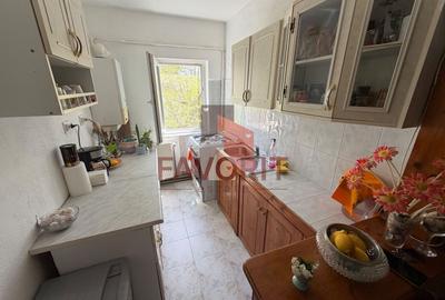 Decomandat. Cu centrala proprie. Etaj intermediar - 3