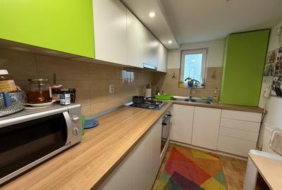 Apartament cu 3 camere decomandat, mobilat în Micești