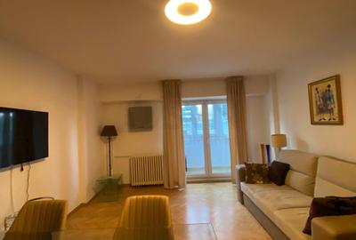 Apartament cu 2 camere decomandat, mobilat în P-ța Victoriei