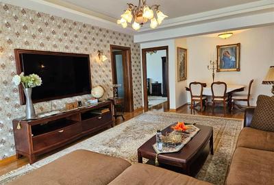 Apartament cu 4 camere semidecomandat, mobilat în Herăstrău