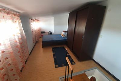 Vanzare apartament 2 camere zona Doua Babe mansarda ,imbunatatit, mobilat si uti