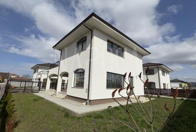 Casa 4 camere de vanzare in Dezmir - 2