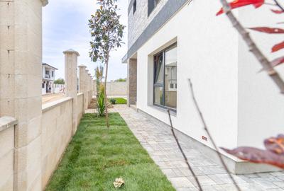 Casa individuala cu 5 camere. Aspect mediteranean. Teren 500 mp. Comision 0 - 4