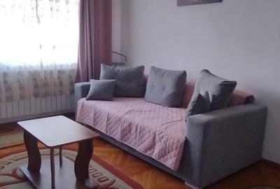 Apartament cu 2 camere semidecomandat, mobilat în Casa de Cultură