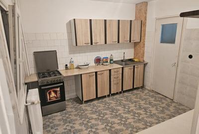 Apartament cu 2 camere semidecomandat, mobilat în Costin Georgian