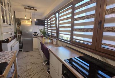Apartament cu 3 camere decomandat, mobilat în Central