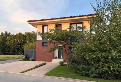Casă individuală cu 5 camere în Corbeanca