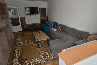 Apartament cu 3 camere decomandat, mobilat în Astra