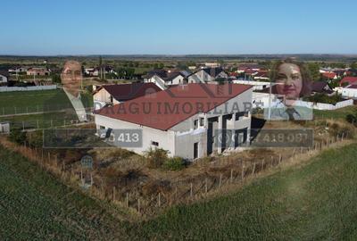 Casă individuală cu 8 camere în Munteni