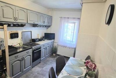 Apartament cu 2 camere semidecomandat, mobilat în Dâmbovița