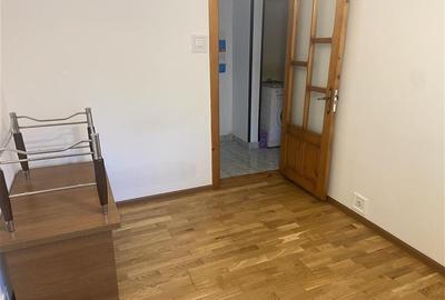 Apartament 3 camere , strada Bucegi - Policlinica 2,   etaj 1 3 , decomandat , i - 13
