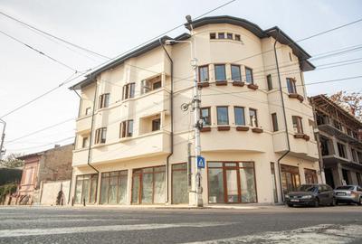 Casă individuală cu 15 camere în Polonă