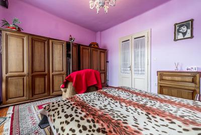 Apartament cu 3 camere semidecomandat, mobilat în Central