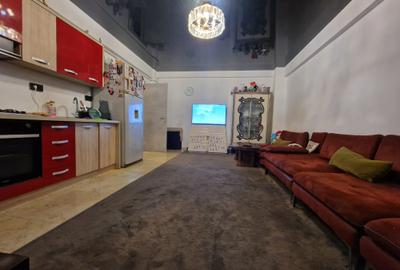 Palazu Mare - 3 camere decomandate, 2 gr sanitare, etaj 2- 160.000euro - 2