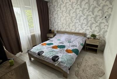 Apartament cu 3 camere decomandat în Nicolina