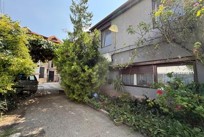 Apartament cu 4 camere semidecomandat în Tineretului