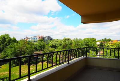 Apartament cu 4 camere decomandat în Kiseleff