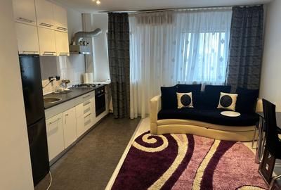Apartament cu 3 camere semidecomandat, mobilat în Calea București