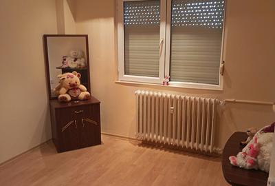 Apartament cu 2 camere semidecomandat în Micro 38