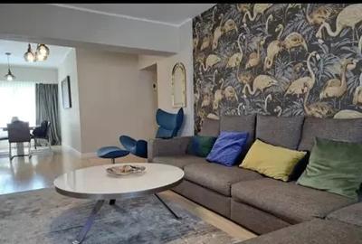 Apartament cu 3 camere semidecomandat, mobilat în Victoriei