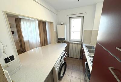 Apartament cu 4 camere semidecomandat în Mircea cel Bătrân