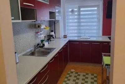 Apartament cu 4 camere decomandat, mobilat în Teiul Doamnei