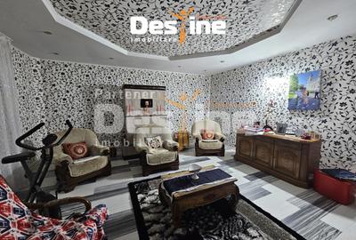 Casă individuală cu 5 camere în Bălteni