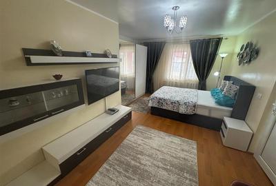 Garsoniera 45 mp (FACTURI INCLUSE), curte+ foisor, parcare - 1