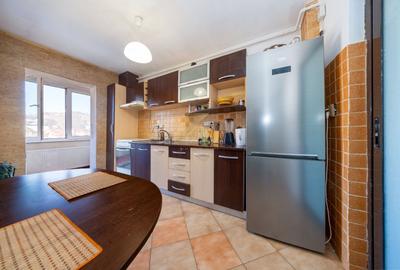 Apartament 3 camere, vedere superbă, Răcădău, str. Carpenului - 3
