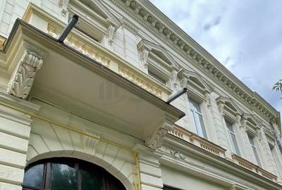 Casă individuală cu 30 camere în P-ța Universității