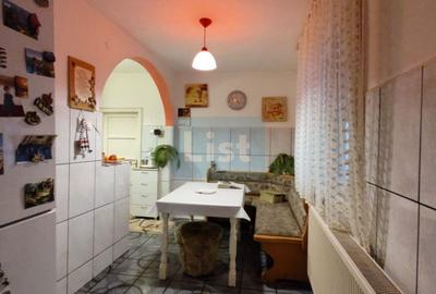 Casa cu mansarda, 7 camere, anexe, Sanmartin - 17