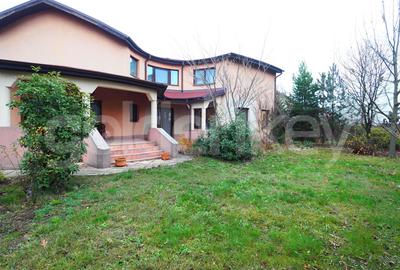 Casă individuală cu 5 camere în Pipera