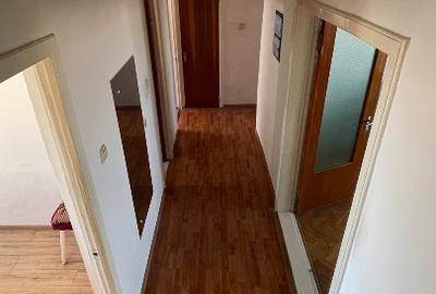 Apartament cu 3 camere decomandat, mobilat în Kogălniceanu