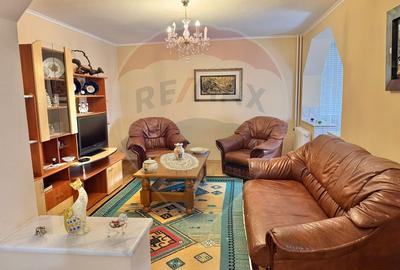 De vânzare apartament cu 2 camere, zona Decebal, str. Sovata - 1