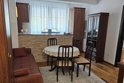 Apartament cu 3 camere semidecomandat, mobilat în Central