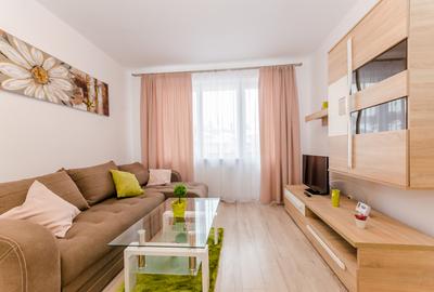 Apartament cu 2 camere semidecomandat, mobilat în Central