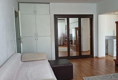 Apartament cu 2 camere semidecomandat, mobilat în Craiovei