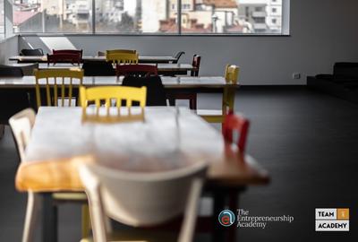 Birou, 310 mp în P-ța Universității