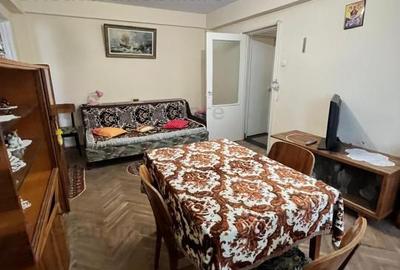 Apartament cu 3 camere semidecomandat în Apollo